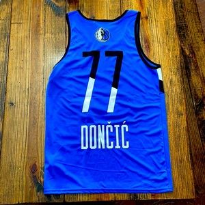 Dallas Mavericks Luka Doncic #77 jersey size small adult male NWT